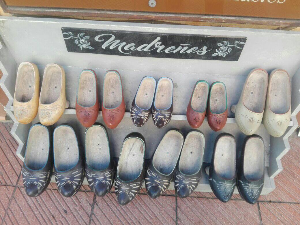 LAS MADREÑAS Y LOS ZUECOS NO SON VEGANOS - ZapatosVeganos.net